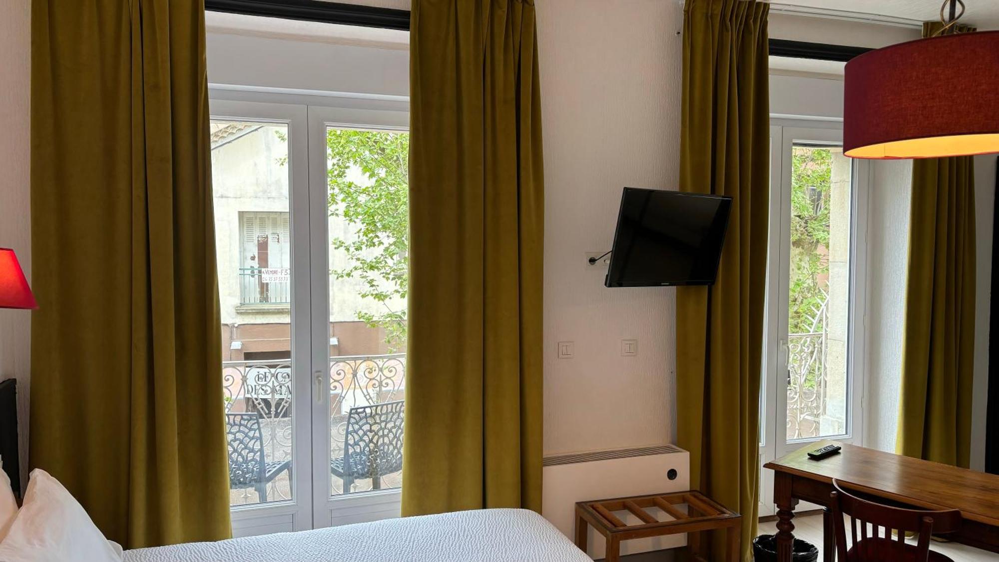 Logis Hotel Restaurant Grand Hotel De Lyon Vals-les-Bains Exterior photo